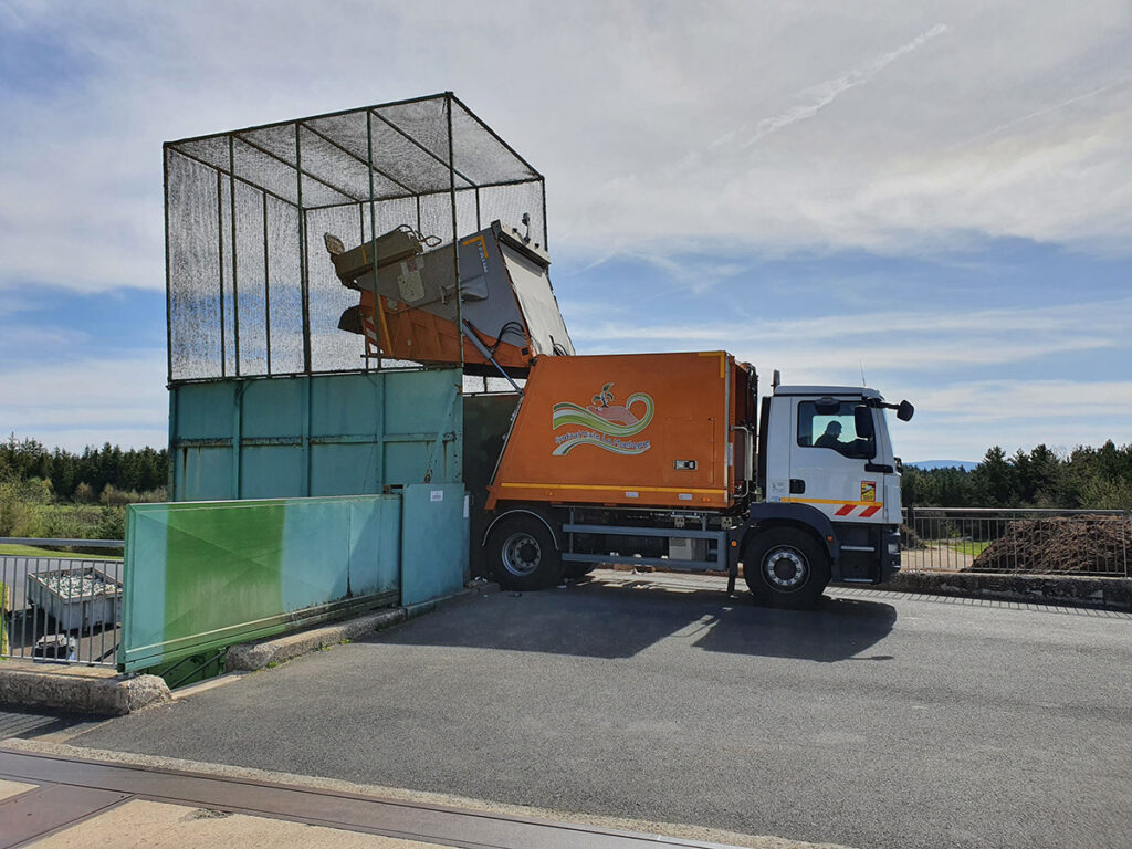 camion benne - Syndicat Mixte la Montagne